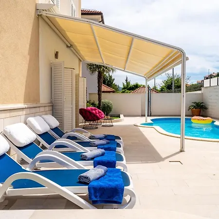 Lorena With Private Pool דירה *