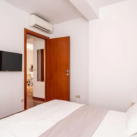 Lorena With Private Pool דירה *