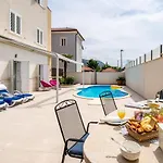 Lorena With Private Pool دوبروفينك