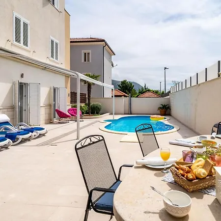 Lorena With Private Pool Ντουμπρόβνικ