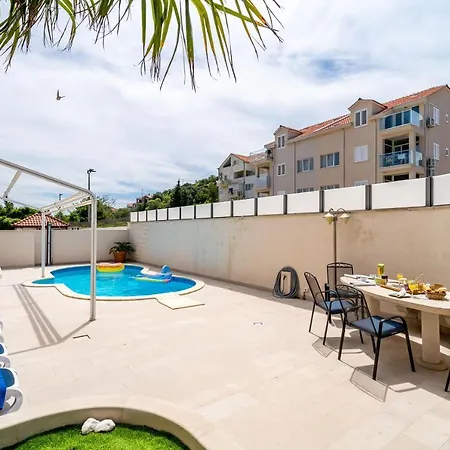 Daire Lorena With Private Pool *