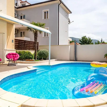 Daire Lorena With Private Pool *