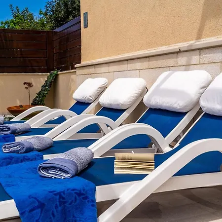 Lorena With Private Pool Ντουμπρόβνικ