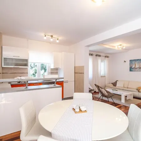 Lorena With Private Pool