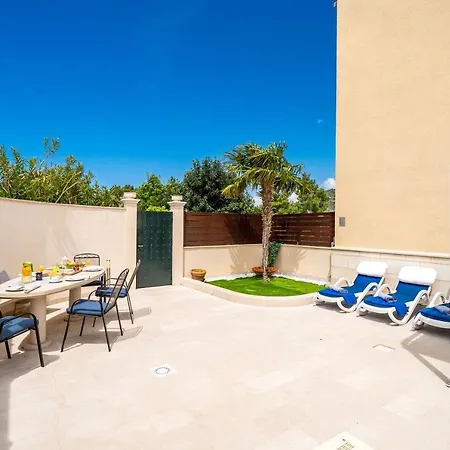 Lorena With Private Pool