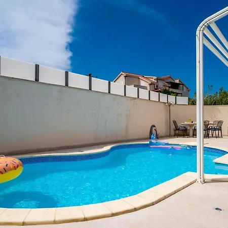 Lorena With Private Pool * Ντουμπρόβνικ