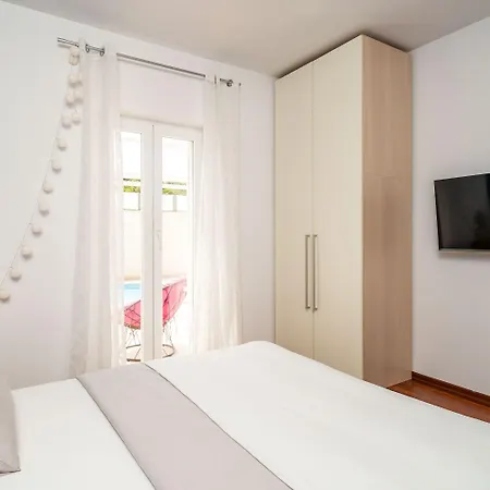 Lorena With Private Pool 아파트