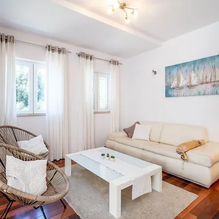 Lorena With Private Pool Daire *