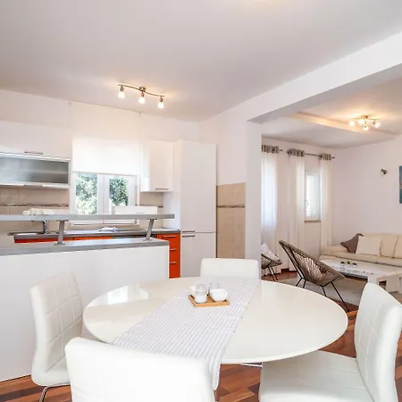 Daire Lorena With Private Pool