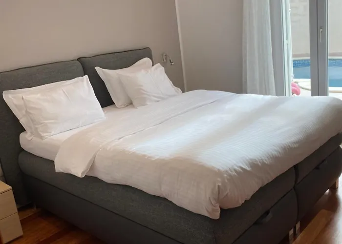 Lorena With Private Pool 아파트