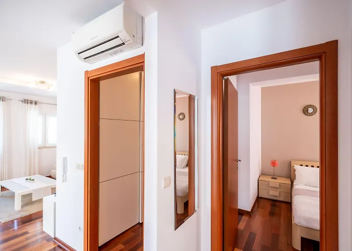 Lorena With Private Pool Appartement *