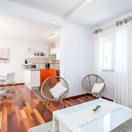 Apartment Lorena With Private Pool