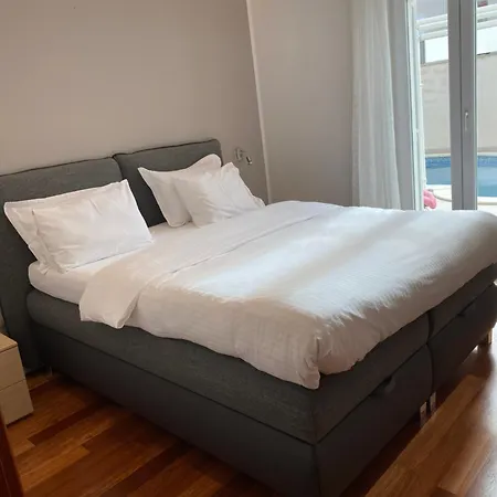 Lorena With Private Pool Apartment