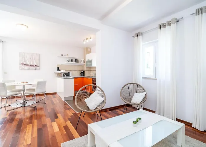 Apartment Lorena With Private Pool