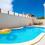 公寓 Lorena With Private Pool