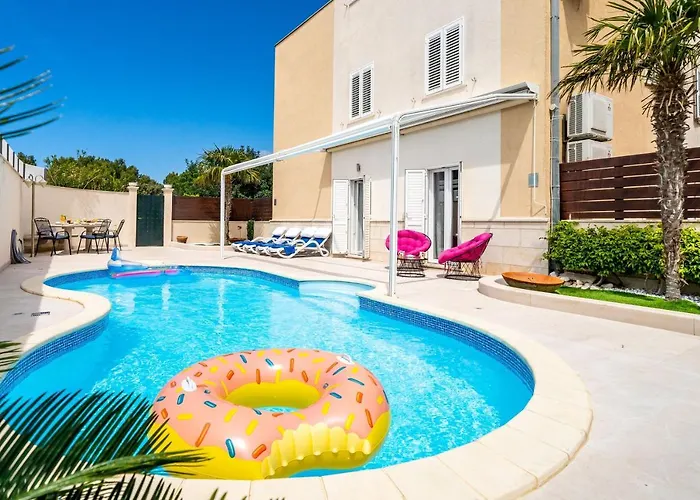 Lorena With Private Pool