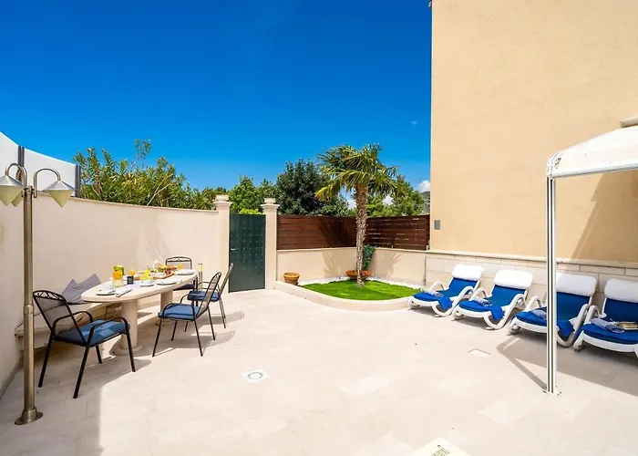 Lorena With Private Pool